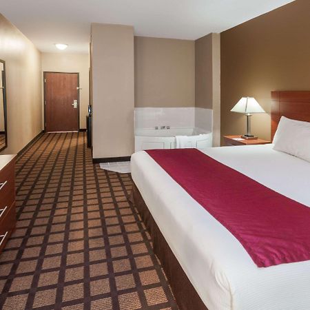 Baymont By Wyndham New Buffalo Exterior photo